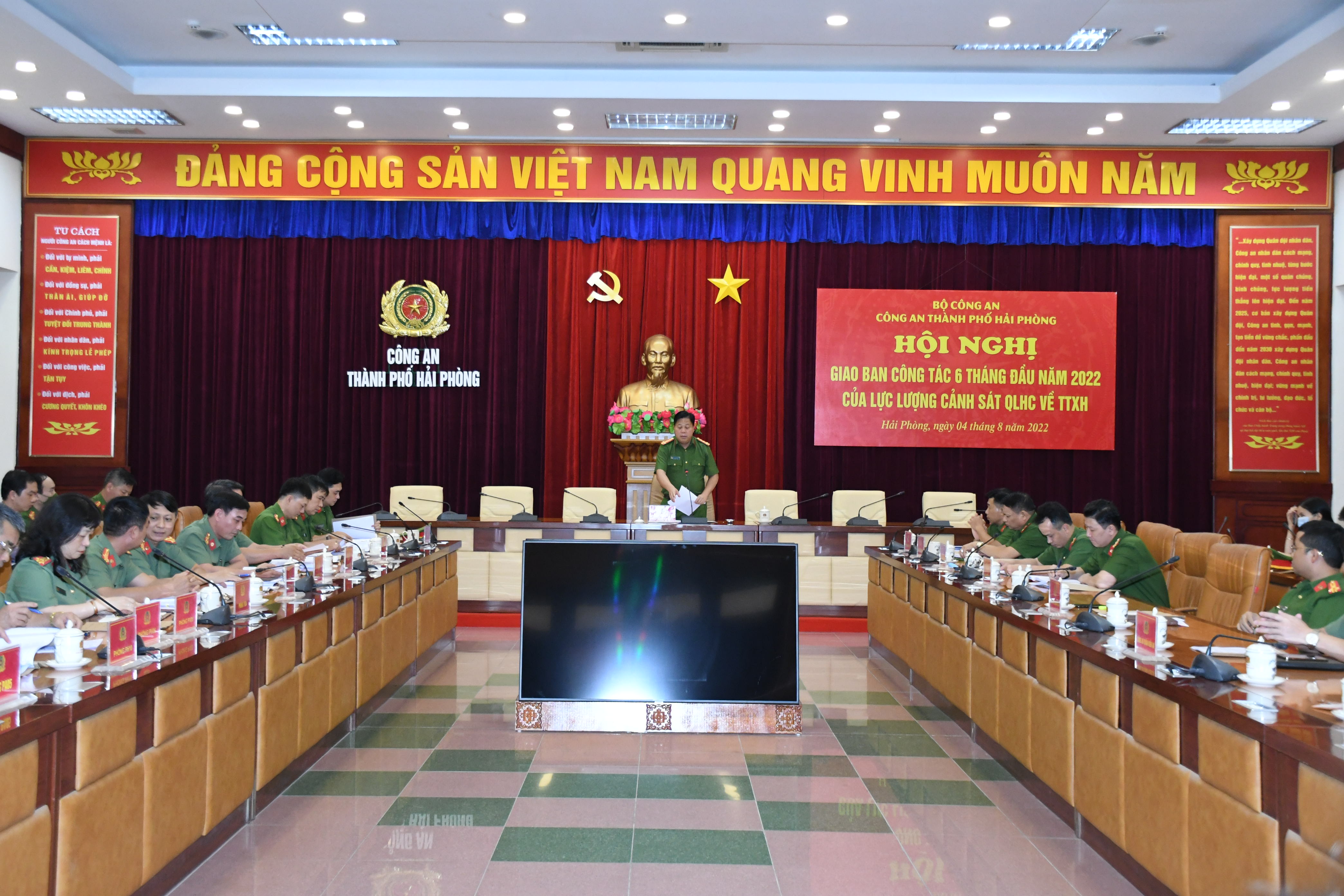 Lực lượng Cảnh sát QLHC về TTXH: Giao ban công tác 6 tháng đầu năm 2022